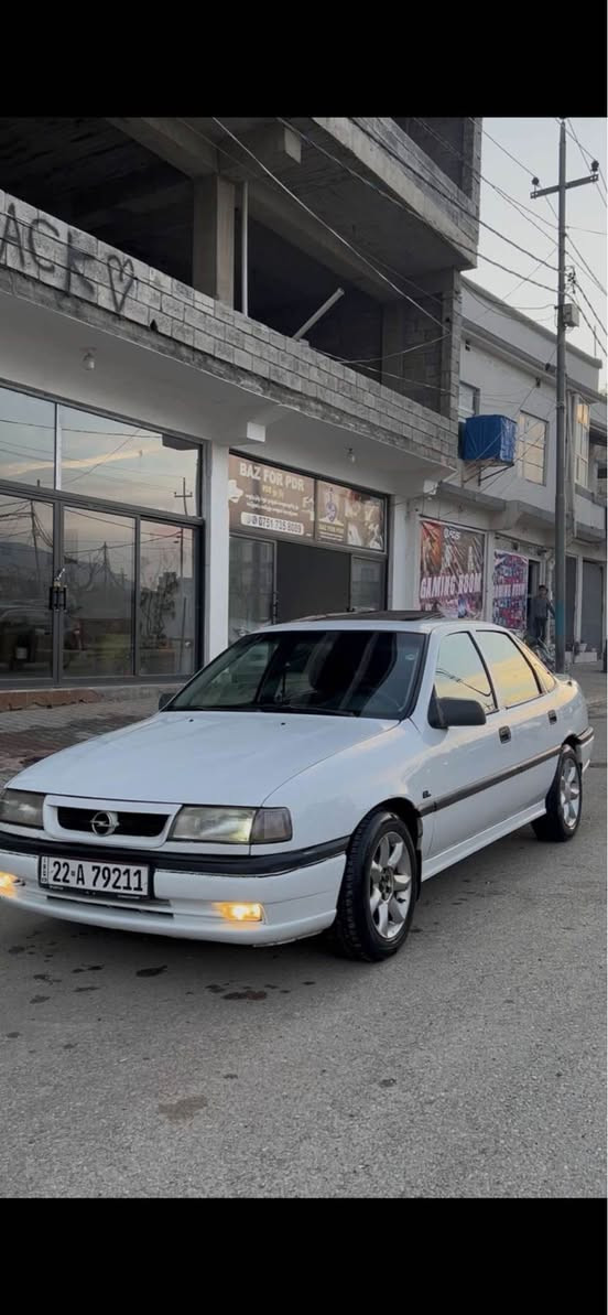 ئۆپڵ مودێل 1995سەیارەکە خاوێنە سەقفی بۆیاخی ئەوروپی هەیە لەگەڵ چەمەلاخەکی  دەناا هیچی کەیی نیە سەیارەکە سڵایدە  95ی بیلادە سحریش ٥٠گەڵاو مەعامەلە ژمارە تەلەفۆن *********** رانية, السليمانية
