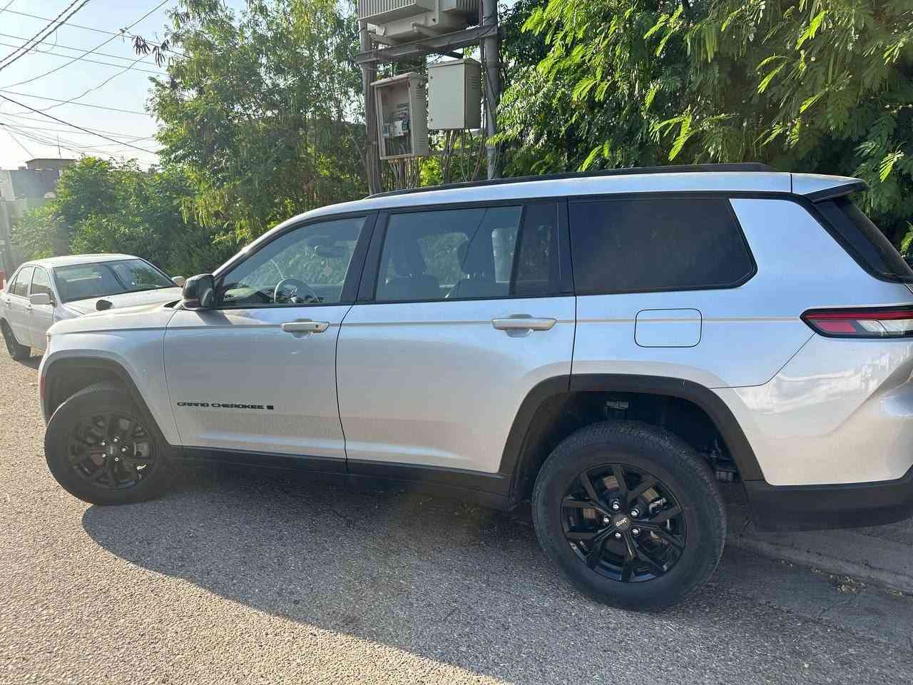 Jeep Grand Cherokee Altitude 4x4
مواصفات (Altitude 4x4)
واحد باب صبغ بدون دواخل بدون ارباك
ماشي (31.000)
سعر ; 265 $
Vin: 1C4RJKAG3R8549069
مكان اربيل قريب من ماجديموول
Whatsup; 
***********
***********
..........
Jeep Grand Cherokee Altitude 4x4
مواصفات (Altitude 4x4)
یەک پارچەی سبووغە بێ ناوگرتن بێ ارباگ
ماوەی ڕۆشتن (31.000)
سعر :265 $
Vin: 1C4RJKAG3R8549069
شوێن : هەولێر نزیک ماجدیموول
Whatsup; 
***********
***********
