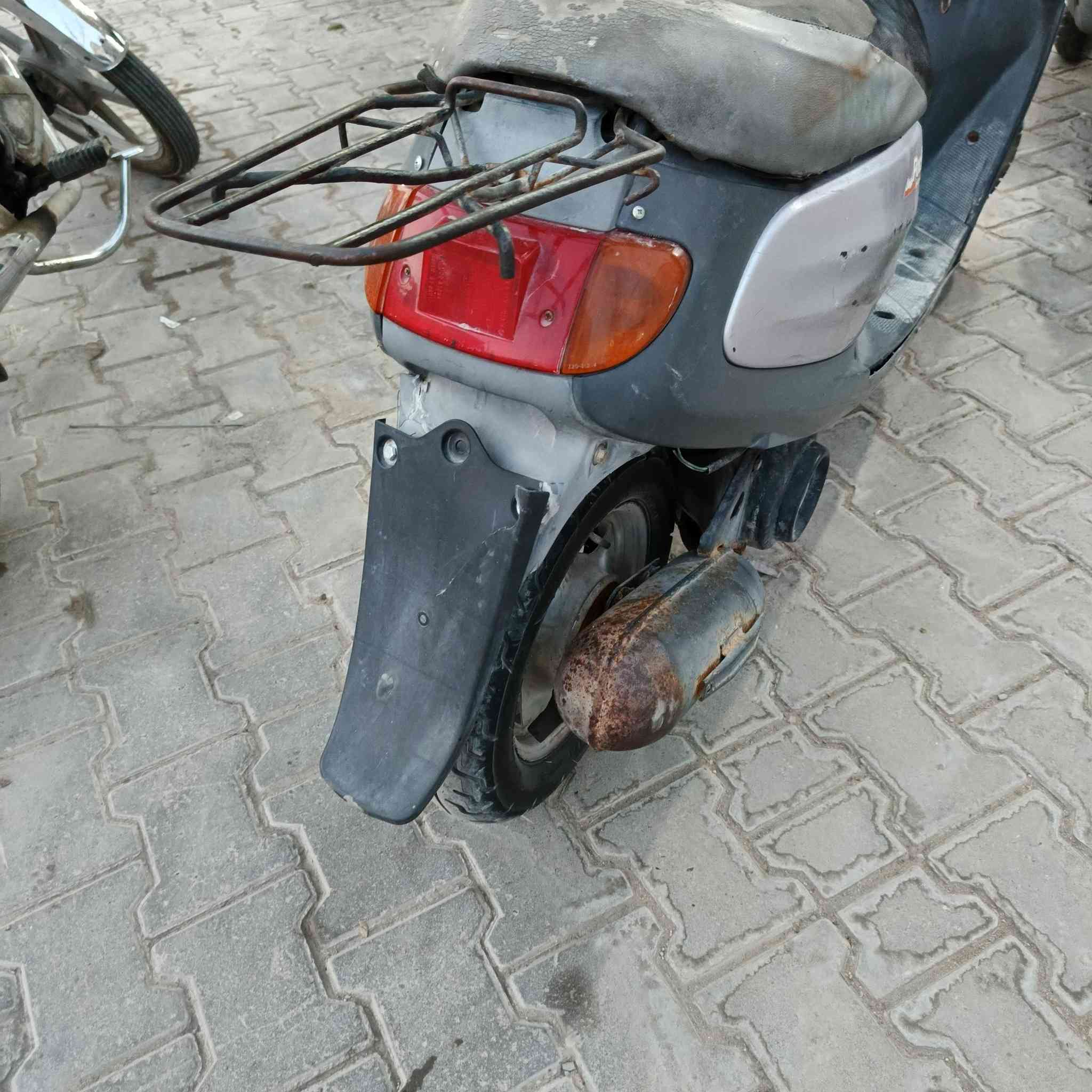 دراجه للبيع تجي وتشوف بعينك نضافه 90% منغولي المحرك مكفول من الفتح بس صوت كير والباقي كفاله السعر ٢٠٠ وبيه مجال عنوان كربلاء المقدسة قرب مستشفى الكفيل ***********
