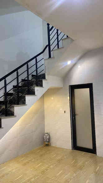 بيت مساحه ١٥٦ متر بناء جديد 
منطقه ال٢٦ حسينيه سكلات مقابيل منتزه 

طابقين 

غرفتين نوم صاله ارضيه ىصاله طابق ثاني استقبال ومطبخ حمام عدد ٢ واحد سويت 

بيبان تركي وباب قاصه وشبابيك المنيوم عازل 

بين بناء درجه اولى ارضيه رفت مسلح 

نقص شتايكر وستاره والواجهه 

قريب من تجاري حشد وتجاري مدخل سكلات  قريب من منتزه بظخر تجاري 

سعر ١٣٠ قابل للتفاوض 

*********** ابيع على مبادرة حسب الاتفاق
