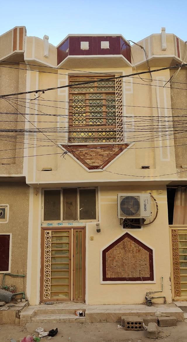 اللهم صلي على محمد وال محمد  (***********) ( بيت مؤثث بالكامل) 🥰
بيت 50م طابق ونص طابوك  في كربلاء شارع ابو طالب 🥰 
يتكون من 2غرف وحمامات ومطبخ 
وصاله ومنور 🥰
منطقة سكنية تتوفر فيها جميع الخدمات تبليط 
طابو زراعي قرار محكمه سند 25 
للأتصال او واتساب ***********
