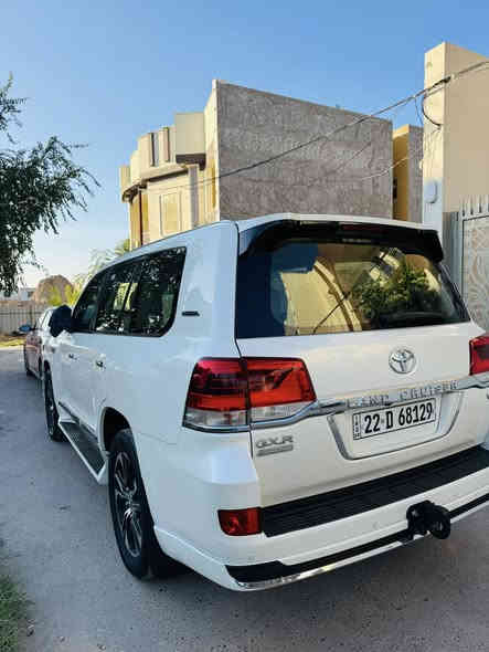 السلام وعليكم 
لاندكروز GXR موديل 2021 شركات وفول مواصفات 
فتحة بصمة ابواب بصمة كشنات كهرباء كشن السايق ثلاث حركات صندوق كهرباء اربع كامرات 
حساسات وثلاجة ولباقي معروفة المواصفات 

مكفولة كفالة عامة من الصبغ والبارد والتبديل 
كلش جديدة وغرفتها زيرو تخم تاير جديد 
ماشية 120 الف كيلو متر واستخدام نظيف جداً
رقم اربيل بأسمنا / مكان السيارة بغداد 
للاستفسار : *********** 
السعر جداً مناسب / 535 ورقة / 53.500$
