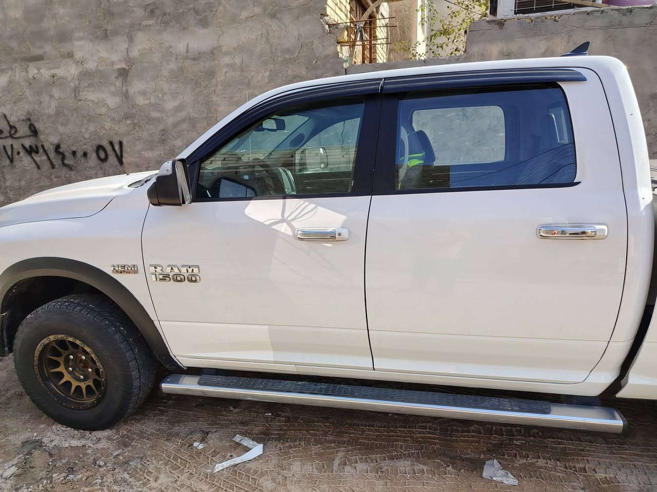 السلام عليكم رام للبيع موديل 17 بسمي رقم دولي جديد مصفرة السياة باب طويل بدي قصير مكينة هيمي 8 سلندر منضومة غاز بيهة السيارة لاضربة ولا صبغ بيهة حادثهة غرق سيارة خير من الله كير مكينة كهرباءيات جاهزة ماكو نقص العنوان بصرة دور الشرطة الاتصال على الرقم غير التواجد على الفيس رقم الهاتف السعر 190 وبيهة مجال قليل سيارة الله شاهد خير من الله رقم الهاتف ***********
