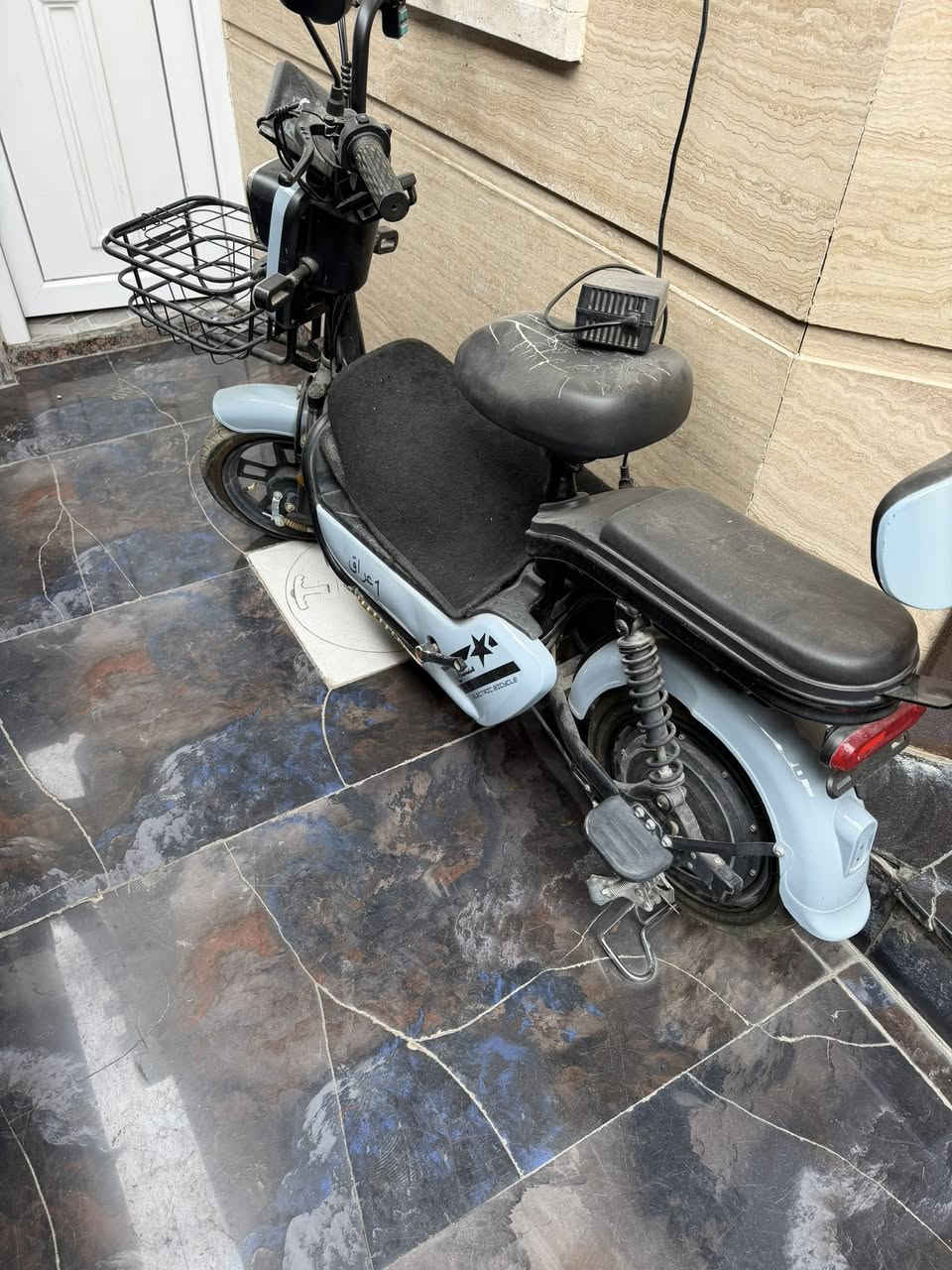 السلام عليكم دراجات للبيع شحن نظيفات جدا الزغيره بلوتوث +نشره+!هورن مال اطفال سعره ١٥٠ الجبيره سرعته ٧٥ اضاءه جانبيه +سويج+كارت تشغيل + تشغيل عن بعد ٣ سرعات + قفل تاير سعره ٢٠٠ المكان الشرطه الخامسه ***********
