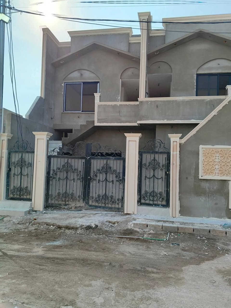 صباغ بيوت بسعر مناسب بيت 100 متر داخلي و خارجي190 الف الغرفه الواحده 25 الف معه تصليح  العمل كركوك اشتغل باليوميه شغل شرط*********** خارجي سعره 100
