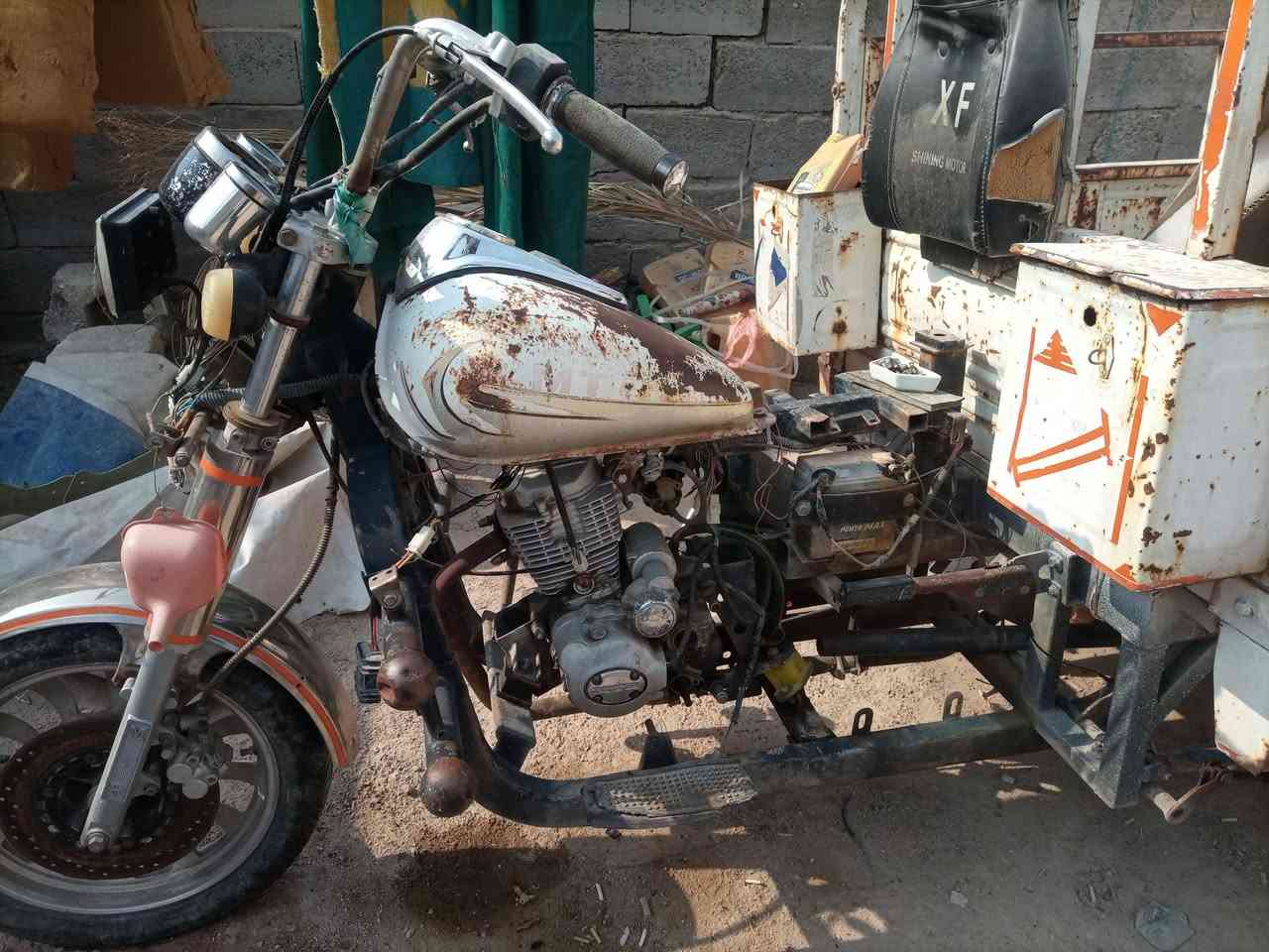 عندي ثلاث سنوات للبيع البيضه موديل2010 وعندي حمره 2009رقم اسود البيضه رقم اسود وعندي جمره 2014 اوراق بسمي من الوكيل تحياتي لكم جميعا اريد ابيع شلع  ولي راغهن يتواصل على خاص مع التقدير والاحترام


**إذا كنت صاحب هذا الإعلان وتريد حذفه لأي سبب، رجاءا أرسل رسالة إلى الدعم الفني**