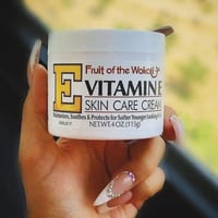 مستحضرات تجميل • قطعة