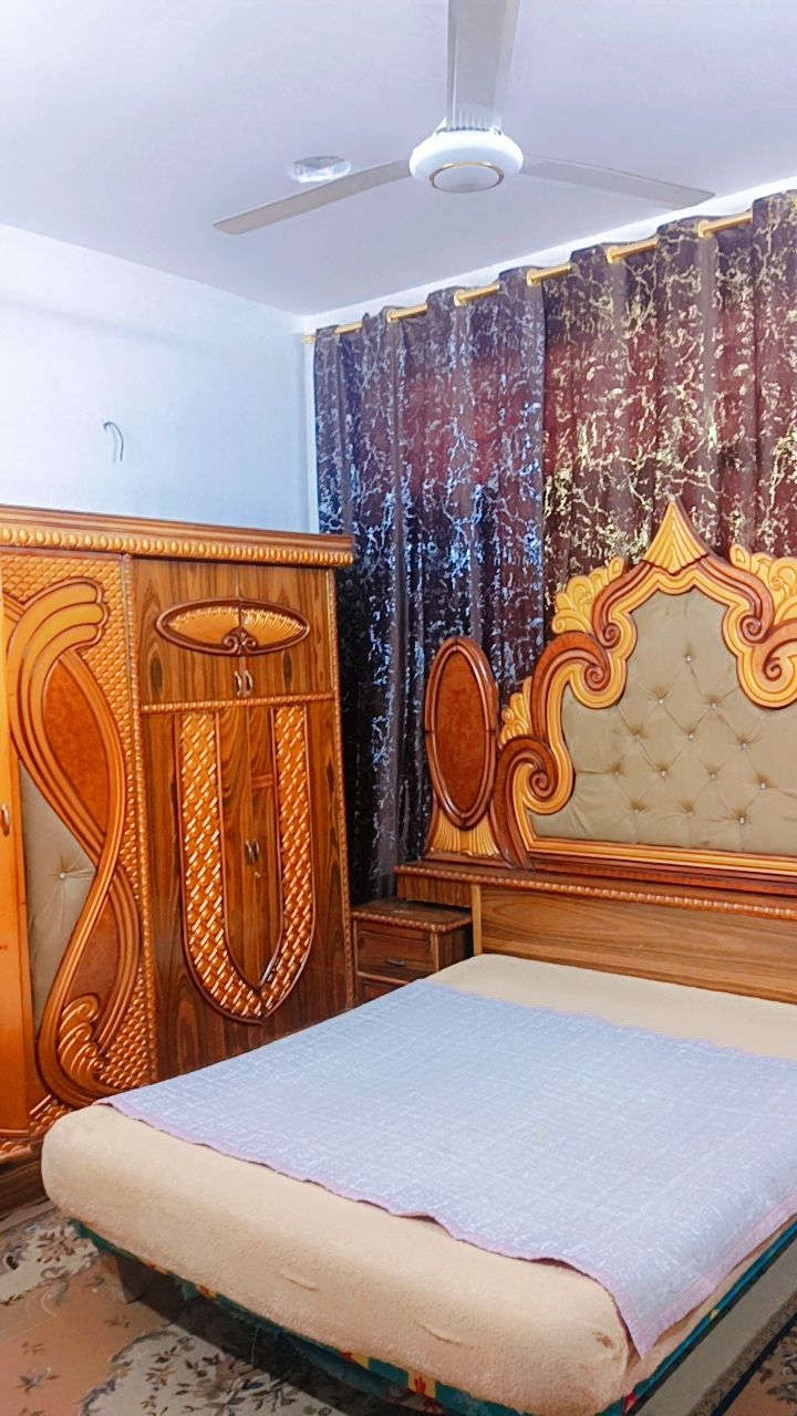 سلام عليكم بيت طابق ونص غرفتين ومطبخ منور ثنين وصحيات وستقبال وطرمه وسطح بيت كامل منطقه طالب العلي يم محطه كهرباء سعر خاص***********
