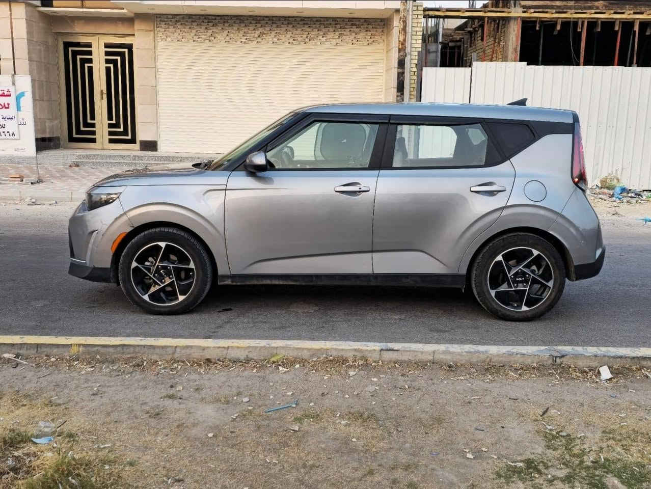 كيا صول 2023 فول مواصفات
السلام عليكم
للبيع فقط سيارة صول فول مواصفات (ايكو داينمك)نظيفة جدآ، وارد أمريكا.حادثها بسيط جدآ
الحادث فقط دعامية أمامية وتم تبديلها بنفس اللون بدون أي صبغ، وبيها بارد على كد اصبع بالبنيد والباب الامامي للراكب موضح بالصور 
مواصفاتها :

بصمه 

تحكم ستيرن 

داخلية كنتارة 

شاشة كبيرة  لمس

فتحة سقف 

تدفئة للكشنات

قيادة ذاتية

تحديد مسار + توقف ذاتي

وضعيتين للقيادة: Normal / Sport

مكينة 2000 CC دوش 

الممشى: 59,000 كم فقط

غرفة داخلية GT Line

السعر: 160 ورقة وبيها مجال بسيط للشراي 

السيارة جاهزة ونضيفه جدآ  ؤ

ومستوردها على ايدي 

رقمها بغداد بأسمي تحويل مباشر

مكانها منطقة البنوك
للاستفسار ***********
