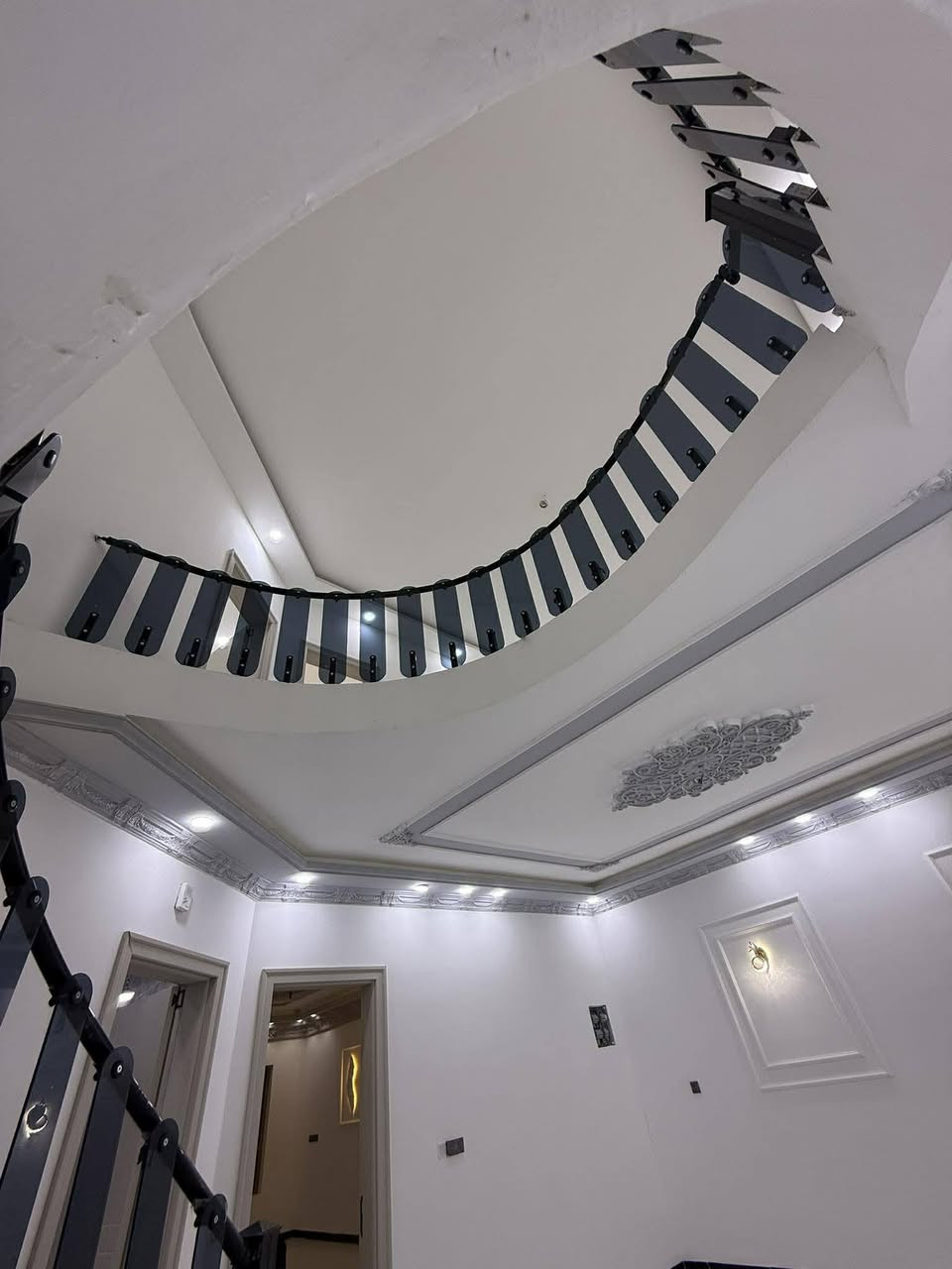 السلام عليكم 
متوفر بيت للبيع فول مواصفات 
مساحه ٣٠٠ متر  اربع غرف نوم استقبال مطبخ حار بارد مكانه تكريت الديوم منطقه ١٤ الف نافذ عل شارع ستين شارع ١٥ متر.
#لمعرفة التفاصيل أكثر التواصل عبر الرقم 
***********
ابو خطاب
