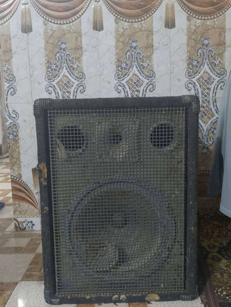 جهاز صوتي نوع مونتاربو جديد شغال حلو وياه 3سماعات و موصلات و لقطات و استاندات جهاز كامل السعر 800موجود الجهاز في كربلاء للاستفسار اكثر الاتصال على الرقم *********** كربلاء, العراق
