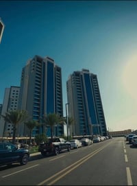 � شقة للبيع في مجمع البروج السكني 🏡 ✨ تفاصيل الشقة:  🏢 العمارة: الهدير...