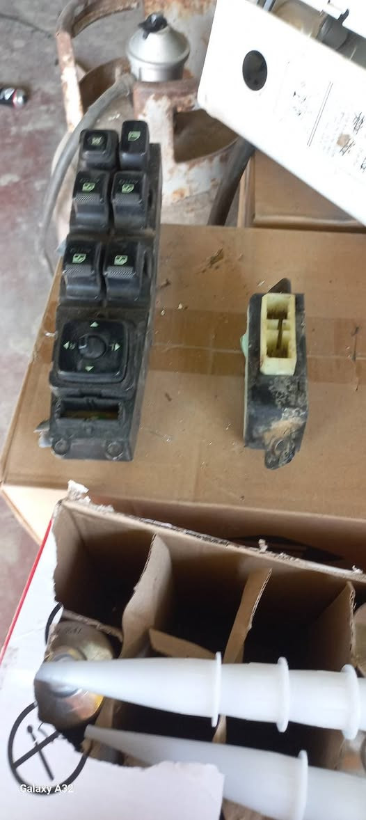 السلام عليكم عندي غراض سيارة أوبرس للبيع ***********
