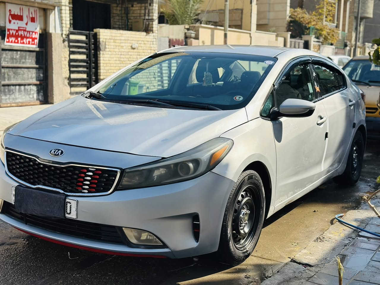 السلام عليكم
للبيع
كيا فورتي LX موديل 2017
ماشيه 71 ألف فقط
السيارة باسمي وما بيها شي نقص
فول مواصفات 
3 انظمه قياده / تحكم جهتين / زراكات 
شاشه / كامره / المحرك دوش 2000 
كير المرغوب مالتهه 
ماعدى بصمة وفتحة
نظيفة جداً وجاهزة ومال بيت 
للتواصل واتساب ***********
