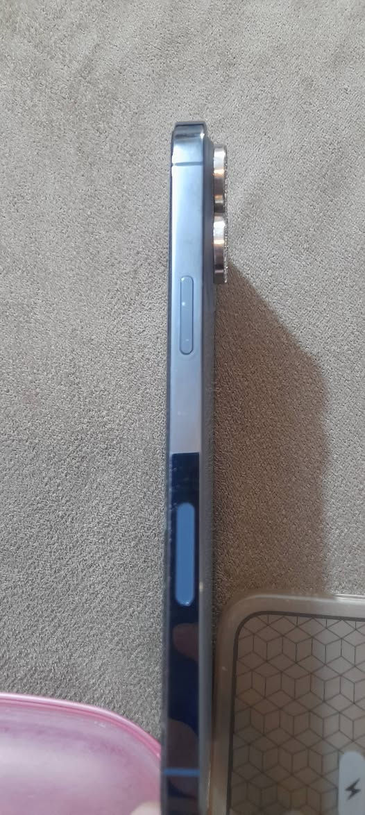 ايفون ١٣ برو ماكس استخدام قليل نضيف مع كارتونه وشاحنه بسعر ٦٠٠ وبي مجال للشراي ***********
