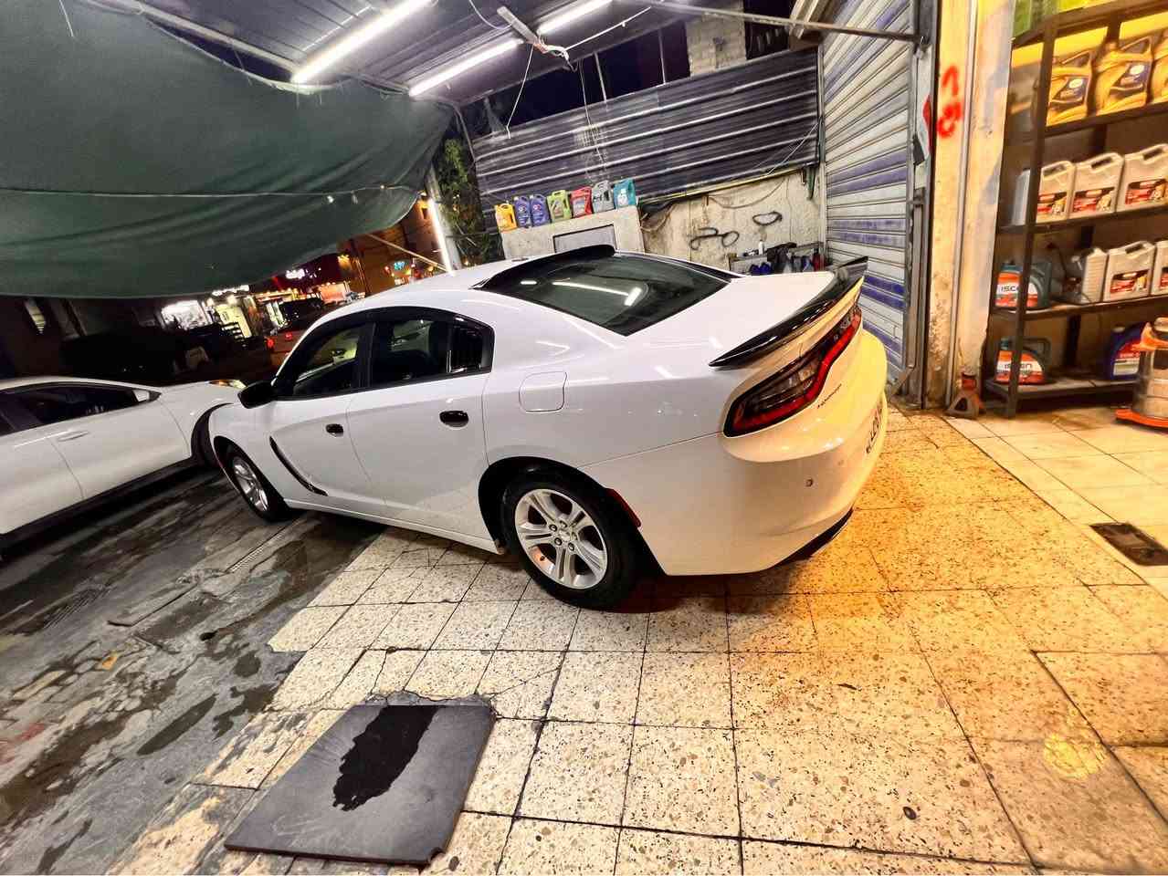 السلام عليكم ورحمه الله وبركاته 
جارجر 2022 مواصفات sxt لون ابيض رقم اربيل بدون صبغ بدون ايرباك حادثها فقط دعاميه خلفيه وقبق جنطه طخه حفيفه ومبدله بلادي بدون اي صبغ ماشيه 47 باسمي سعر 270 
للاستفسار الاتصال *********** يتوفر واتساب بغداد, العراق
