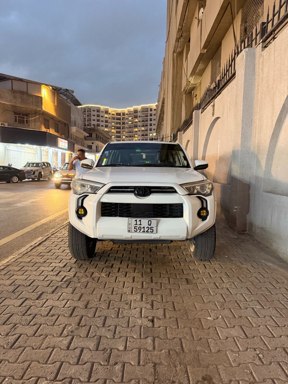 TOYOTA  4RUNNER   2023SR5 
~ تويوتا 4 رنر  
~ وارد أمريكا  
~ موديل 2033
~ محرك 6 سلندر  / V6 
~ مواصفات SR5 
~ شاشة كبير  
~ كاميرا 
~حساسات خلفيه 
~تبريد ثلج 
~ كشن جلدة كهربائية 
~ ويل كب 
~ حجم تايرات ١٧
~ 5راكب 
~ ماشيه 55 الف كيلو 
~ إيرباگات راجع  سستم 
~ طاولة خلفيه للسفرات
~حادث مثل ما تشوفون بالصور 
سياره بيها اضافات تغليف دشبول وستيرن ترفيع فخامه 
السياره بيها منظومة غاز متكامله مشدوده بورشة رسميه مع الكارت يعني اقتصاديه 
السعر 26000
العنوان بغداد الجديده
وأي معلومات رقمي واتس أب ***********
