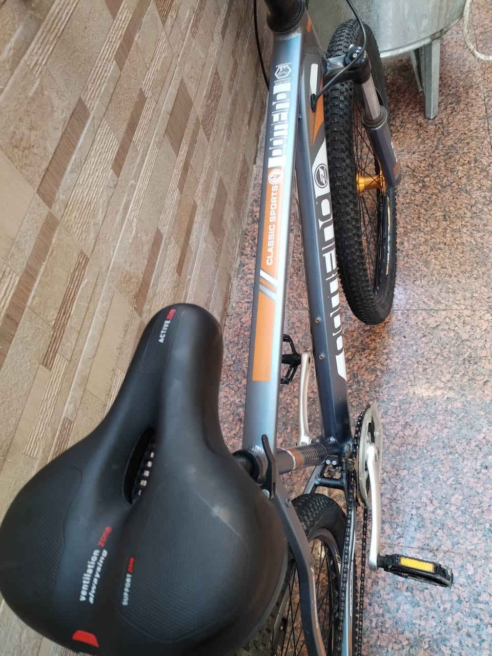 السلام عليكم اخوان جبلي نظيف جدا   فول المنيوم بريك دسكات حجم 26 المجمع مالتة كلة بنبرنك يعني مو صجم دبل امامي بي قفل كل شغال سرج طبي. السعر 150 ألف التواصل واتس اب *********** توصيل موجود. العنوان البصرة.
