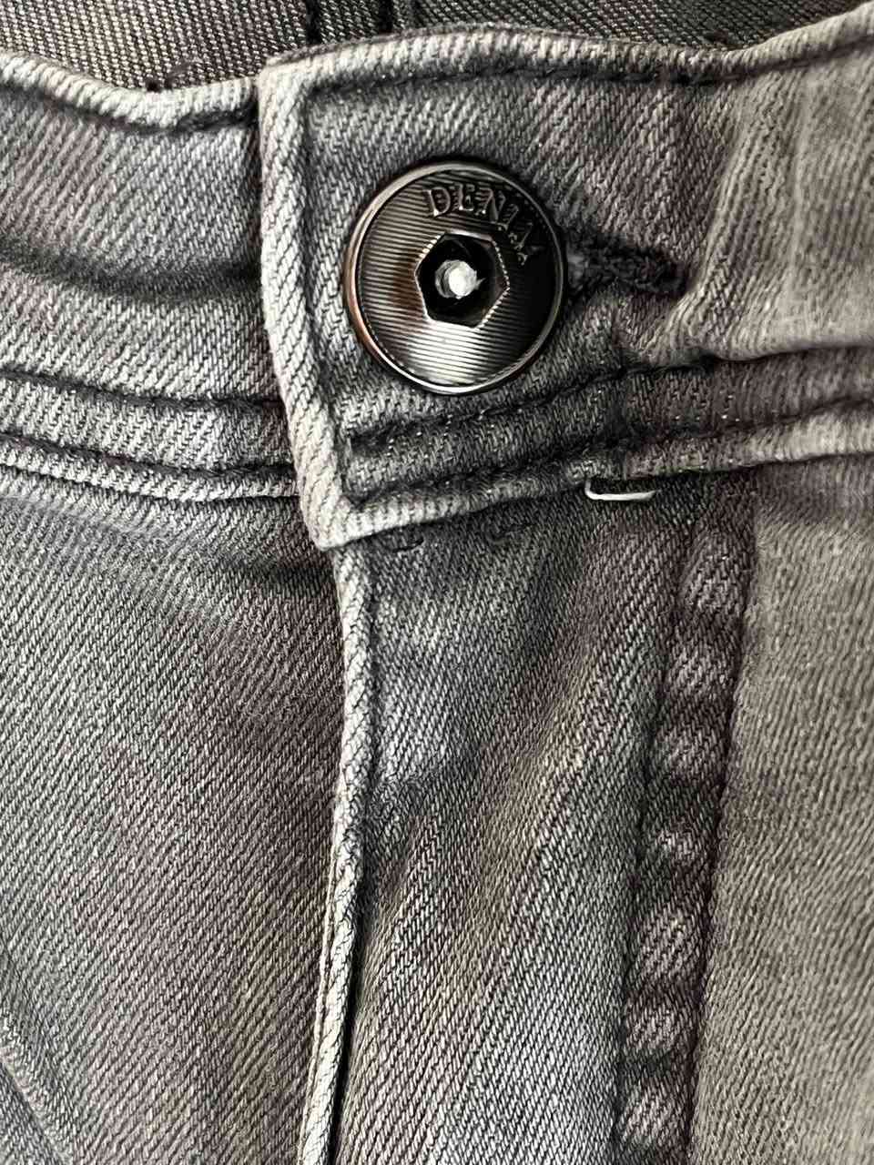 دنيم اصلي صنع المانيا
قياس ٣٤

الطول١٠٤

الحجل ١٨

السعر بلاش البلاش.   فقط ١٢ الف مع توصيل


**إذا كنت صاحب هذا الإعلان وتريد حذفه لأي سبب، رجاءا أرسل رسالة إلى الدعم الفني**