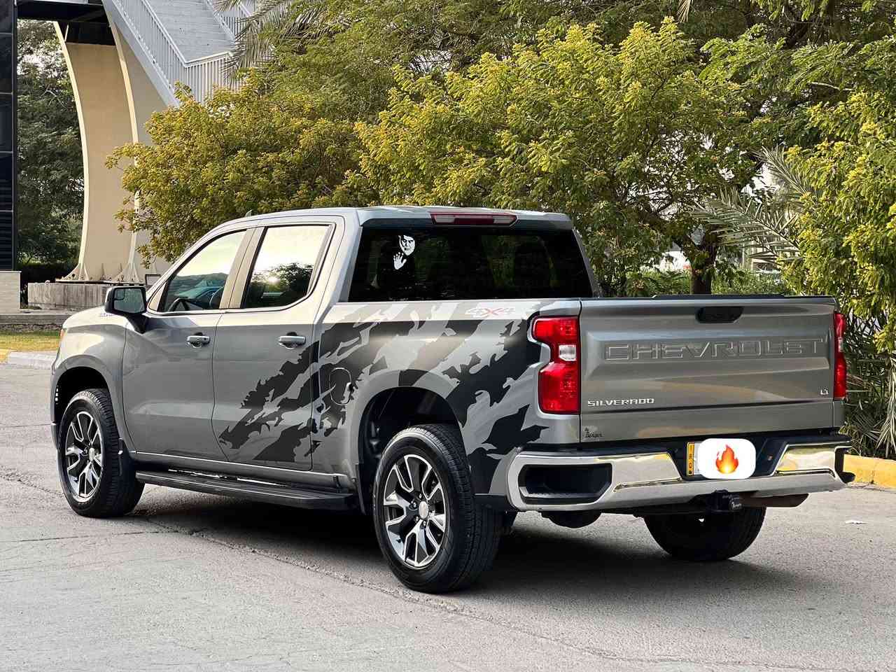 سلام عليكم سلفرادو وارد امريكا موديل2023 حادث جاملغ وبنيد ماشيه ٢٤ الف جاهزه من كل شي محرك ٤ سلندر رقم بغداد صار سنتين عندي السياره نوع ال تي سعر ٢٤٠ مكانها بغداد لاتصال ***********
