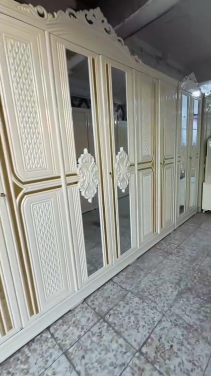 #غرفة ست ابواب موديل (حيفا ) تصميم تركي بشغل ولمسات عراقية من اوفيا 
#الخارج ام دي اف 9 ملم 
الداخل جام 3 ملم 
#القاعدة بلوك صاج 16 ملم 
#الظهر جرجوبة فتح وشد براغي 
#الصبغ فرن حراري ودرجة اولى 
#الدوشمة عراقية وخياطة يدوية والون حسب الطلب 
#السعر مليون و250

 #مع الشد والنقل داخل بغداد مجاناً

#المحافظات حسب البعد 

#ملاحظه التوصيل يشمل الشد 🔧

#شركه2

#للحجز_أو_الاستفسار_مراسلتنا_دايركت ✅ #متوفر_توصيل_جميع_محافظات_العراق #المتابعين


**إذا كنت صاحب هذا الإعلان وتريد حذفه لأي سبب، رجاءا أرسل رسالة إلى الدعم الفني**