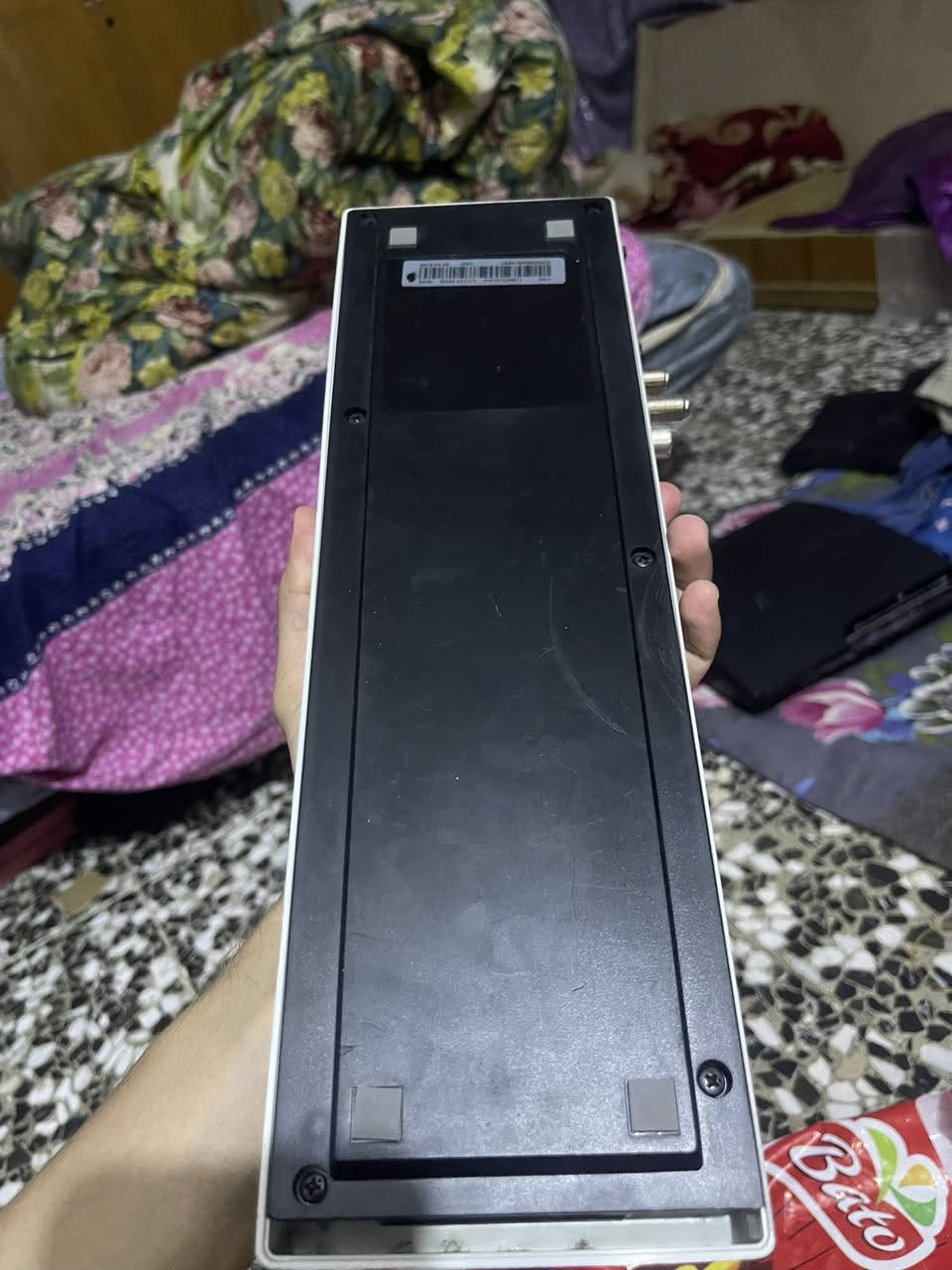 Samsung One Connect Box 
شركة سامسونك اصلي 
بس هذا هيج ابيعه هالموجود طلع وي الغراض ب25 
توصيل 5 الاف لكل المحافظات 
مكاني بغداد حي اور ام الكبر مقابيل المدينة قطاع 26 
***********
