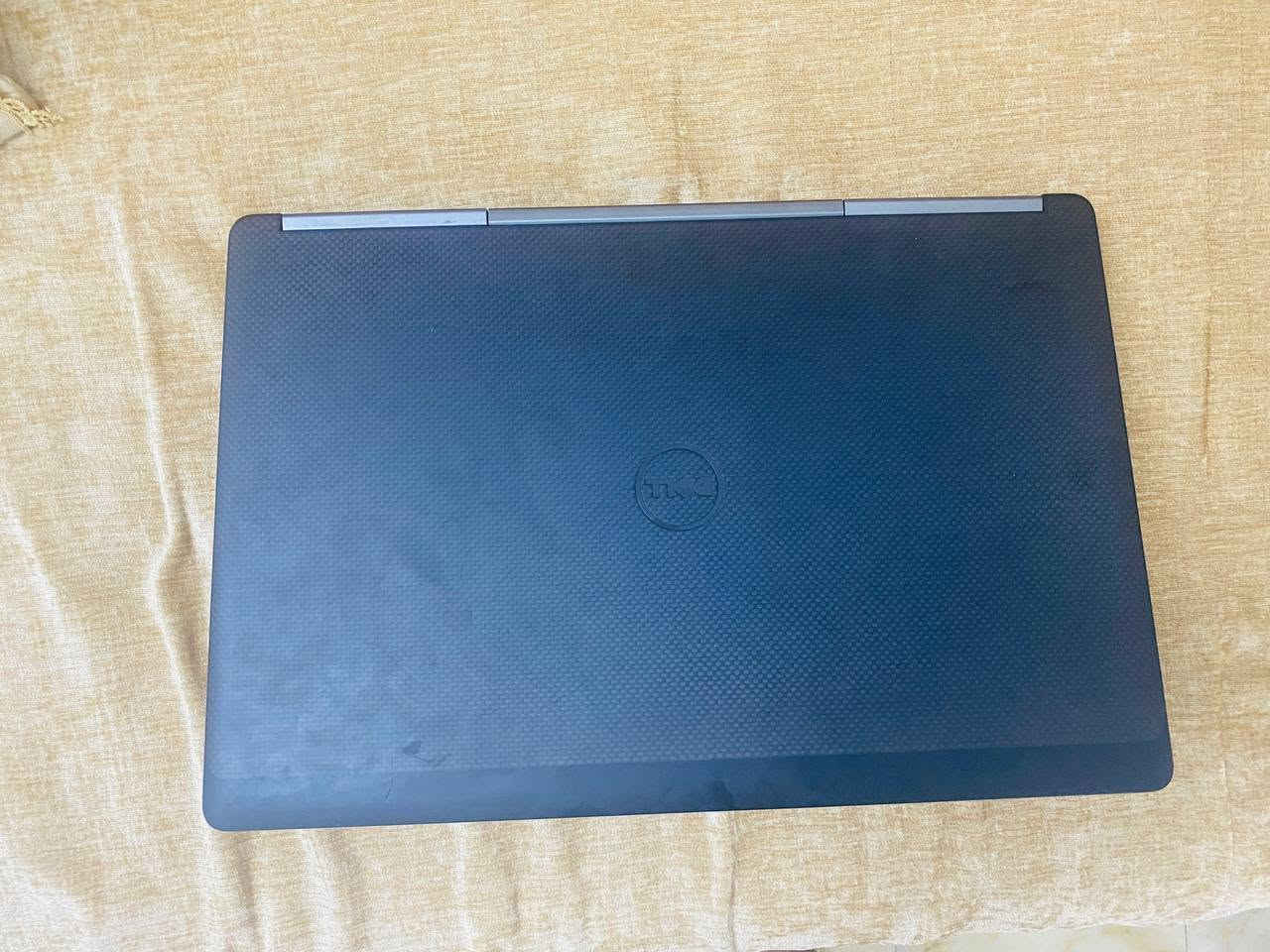 السلام عليكم
لابتوب ديل

كارت خارجي  P4000 8g يعادل gtx1660TI

معالج I7 6820HQ اعلى فئة

رام 16g DDR4

500g ssd nvm

جهاز نظيف جدا راقي بل العاب والاستخدام الشخصي

مكاني بغداد مدينة الصدر 

سعر 550 وبيه مجال خير من الله للشراي

تواصل واتساب فقط

***********
