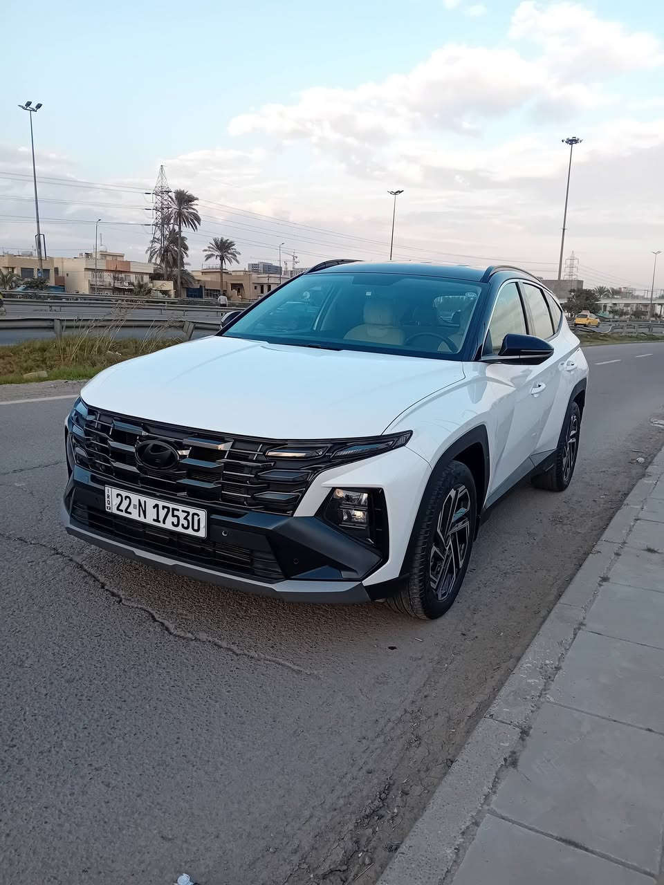 السلام عليكم
للبيع هونداي توسان 2025
السيارة وارد خليجي مكفولة كفالة عامة 
ماشية 19 الف كيلو بحالة الزيرو 
السيارة بيها ضمان 3 سنوات او 60 الف كيلو 
السيارة رقمها اربيل باسمي 
موصفات السيارة 
كشنات كهرباء 
تبريد بلكشنات 
قطعتين تبريد 
مود درايف 
نضام نزول منحدرات 
صندوق كهرباء 
مري شفط 
شاحن ذكي 
اندرويد اوتو 
لايت ذكي 
بردات 
اوتو هولد 
هنبريك كهرباء 

عارضها ب237 ورقة وبيها مجال بسيط 

مكاني بغداد حي الجامعة 
للاتصال ***********
