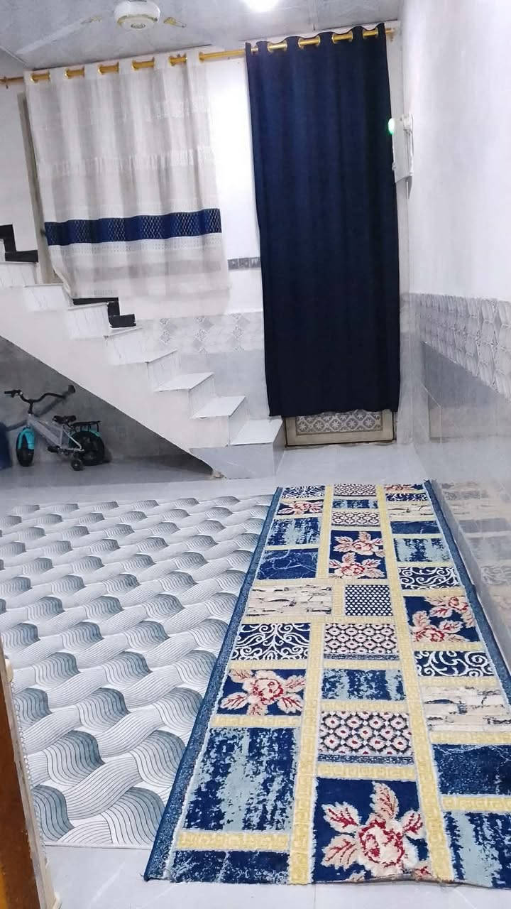 50متر للبيع عمود 327 وتنزل بالخط الثاني البيت نضيف 
ويا كاونتر وغرفة وتانكي وكيزر السعر 24 مع المجال بيع نقد فقط علما اني صاحب البيت 
***********
