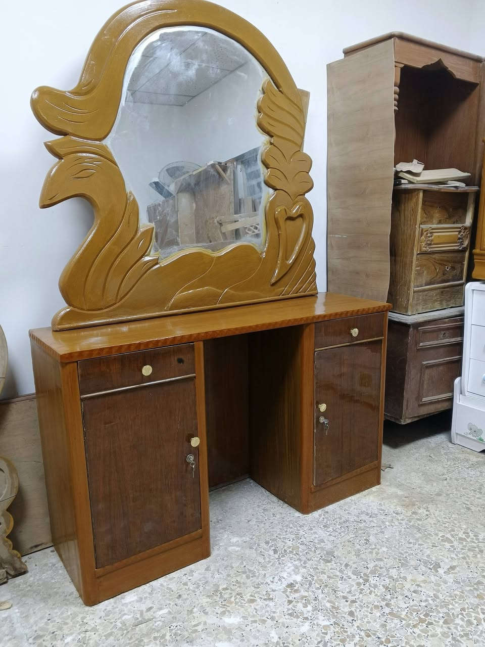 سلام عليكم كنتور ابو ثنين للبيع كامل صبغ قفاله يدات مرايه شغله عادي سعره 150 بي مجال للشراي  ميز مرايه تسكام كامل صبغ قفاله يدات مرايه سعره 75 هم بي مجال للشراي مكاني نجف حي مكرمه قرب مركز وفاء تواصل خاص او على رقم ***********
