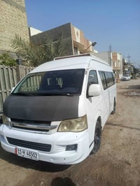 سياره جنبي عاليه موديل2017 السياره بيه باب سلايت مضروب ومصالح تخم تاير...