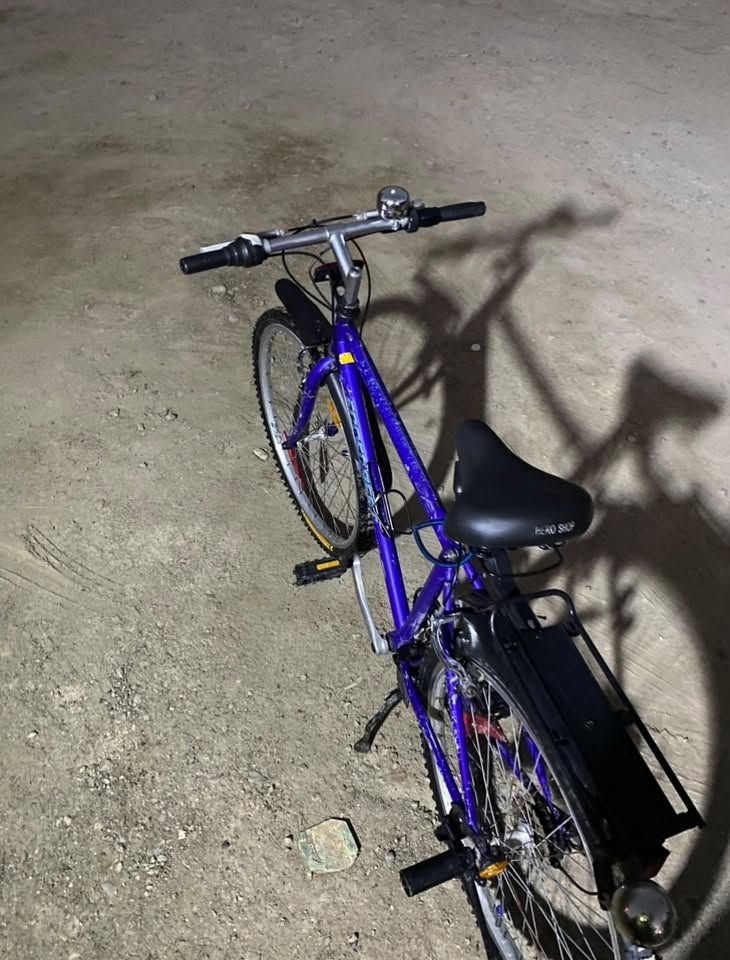 🚲 للبيع دراجة رياضية Eco Forest
🔹 اللون: أزرق
🔹 قياس: 27
🔹 تبديل سرعات أمامي 3 وخلفي 5
🔹 الحالة: مستعملة بحالة متوسطة

⚠️ ملاحظة: بيها مشكلة بالمكينة (التبديل) وتقطيع وتحتاج تصليح، لذلك السعر محسوب على هالأساس.

💰 السعر: 70 ألف دينار، وبي مجال بسيط جدًا.

🚫 أبو الـ30 ألف رجاءً لا يراسل.
📍 الموقع: ديالى - بعقوبة - الكورنيش.
***********
