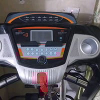 جهاز جري للبيع في حالة نظيفة جداً وكالشيء جديد. مثالي للتمرين داخل الب...