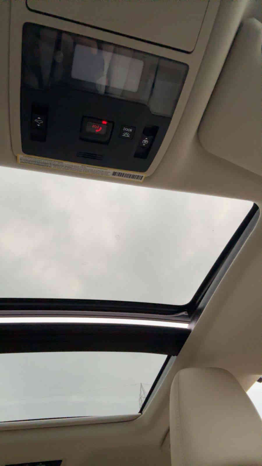 لكزز RX450 هايبرد
موديل 2021 كلين تايتل بدون دعم وصبخ وشخط 
عدد الكليومترات 40 الف كيلومتر السيارة جديدة جدا 
السيارة اعلى فئة من نوعها يعني فول فول 
المواصفات 
*محرك 6V سلندر بنزين و هايبرد 450 
*مقاعد جلد بيجي تبريد تدفئة خزن 
*ستيرن كهربائي وتدفئة وفول تحكم 
*رادار امامي خلفي وجوانب وسياقة شبه ذاتيه واوتو بريك قبل الاصطدام امامي وخلفي واوتو هولد عند التوقف
*اربعة كاميرات محيطية امامي وخلف وجوانب وشاشة معلومات كبيرة 
*داتا شو  
*صندوق كهرباء
*تشغيل عن بعد
*بردات خلفية
*انارة محيطية مخفية 
*شحن وايرلس
*ثلاث وضعيات قيادة اقتصادي ونورمل وسبورت 
*لايتات led ثلاث عدسات وفول اوتو يعني تتقسم من كيفه حسب الطريق مع زراكات تغسيل 
*بانوراما وليست سلايد 
*تبريد منقسم خلفي امامي 
*فول حساسات خلفي امامي مع مستشعرات مطر للجامة الامامي والنوافذ 

رقم سنوية هزة كله جديد

السعر 41000$ ومجال التوصيل
0770 842 1214 دهوك
