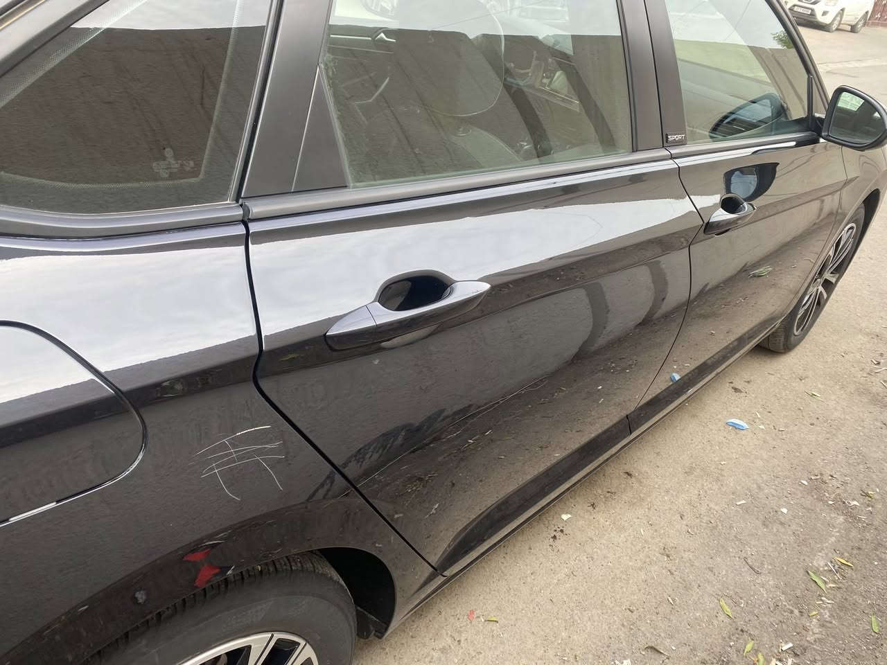 فولغسواغن جيتا 2023
السلام عليكم جيتا موديل 2023 للبيع

حجم المكينة 1500 تيربو

ماشية 42,000 كم مواصفات اعتيادية

وارد امريكا وصور الحادث مرفقة

السيارة بأسمي و السعر المطلوب 162 ورقة

مكان السيارة بغداد حي القاهرة قرب جامع النداء

*********** ليث
