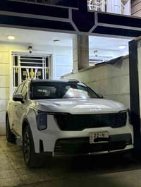 للبيع كيا سورنتو 2025  المواصفات فول  بصمة ابواب بصمة تشغيل  فتحة سقف ...