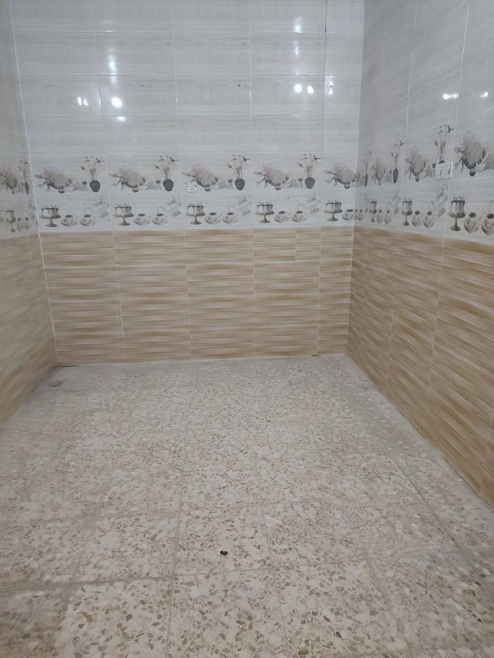 دار للرهن .. 100 متر  طابقين  
رهينه 13  مليون سنه وقابل للتجديد.. 
سايدين المطار مقابيل باب الخروج 
يحتوى على .. غرفه وصاله ومطبخ واستقبال وصحيات .. فوك غرفه وصاله  مكتب الصدرين  ***********
