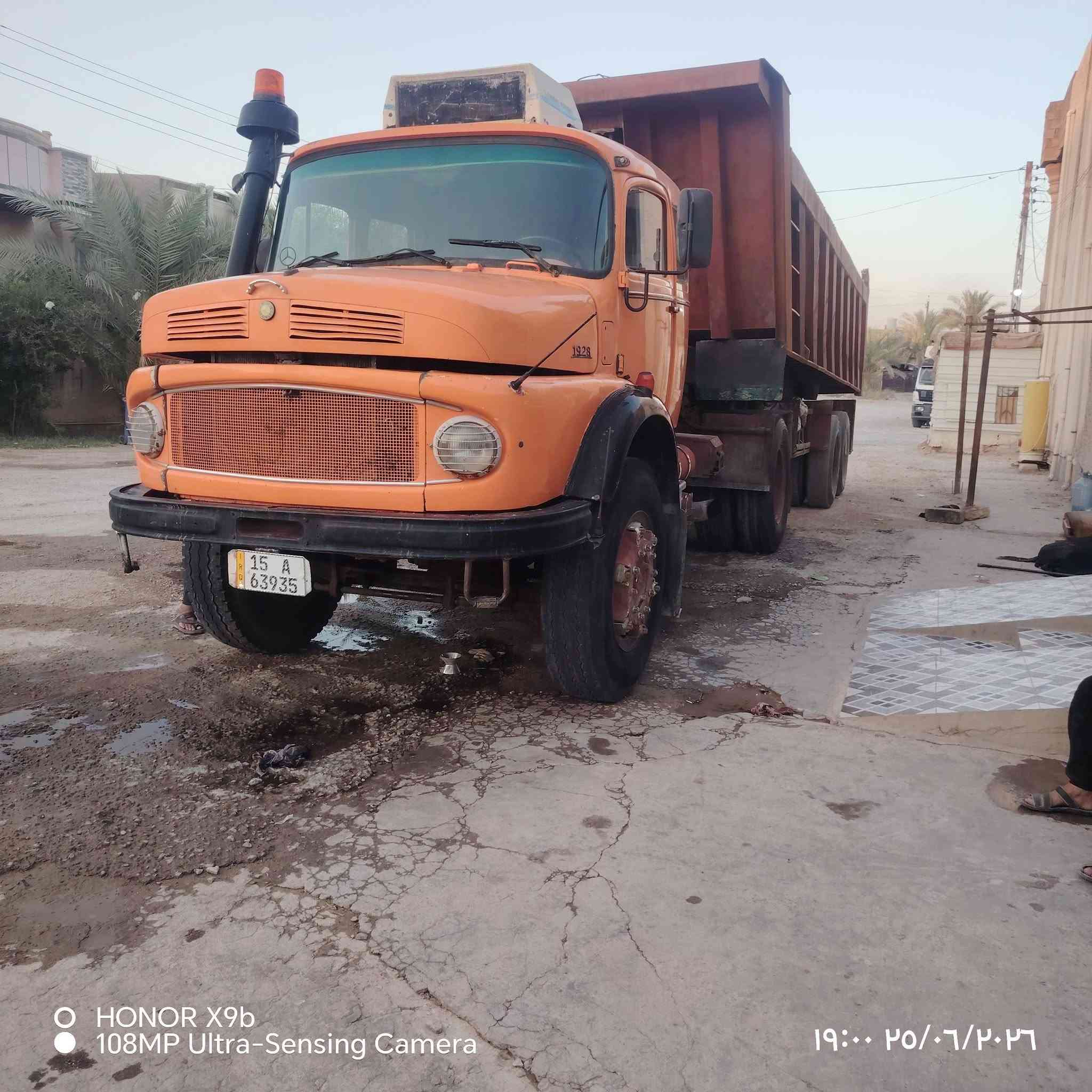 سلام عليكم اقجم البيع سياره جديده محرك جديد سوبر كير جديد 130تخم تاير شرط تحويل عربانه حداديه مكان الانبار رمادي رقم الهاتف ***********
