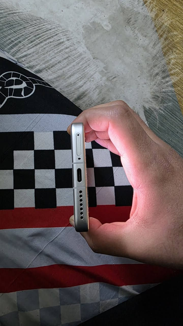 سلام عليكم شاومي 15 ذاكره 512 لون ابيض 120 هرتز معالج سناب دراغون ايليت مستخدم ٤ اشهر نظافه 100% ويا شاحنه 90 واط رايده ب650 وبي مجال *********** مكاني بغداد الجديده
