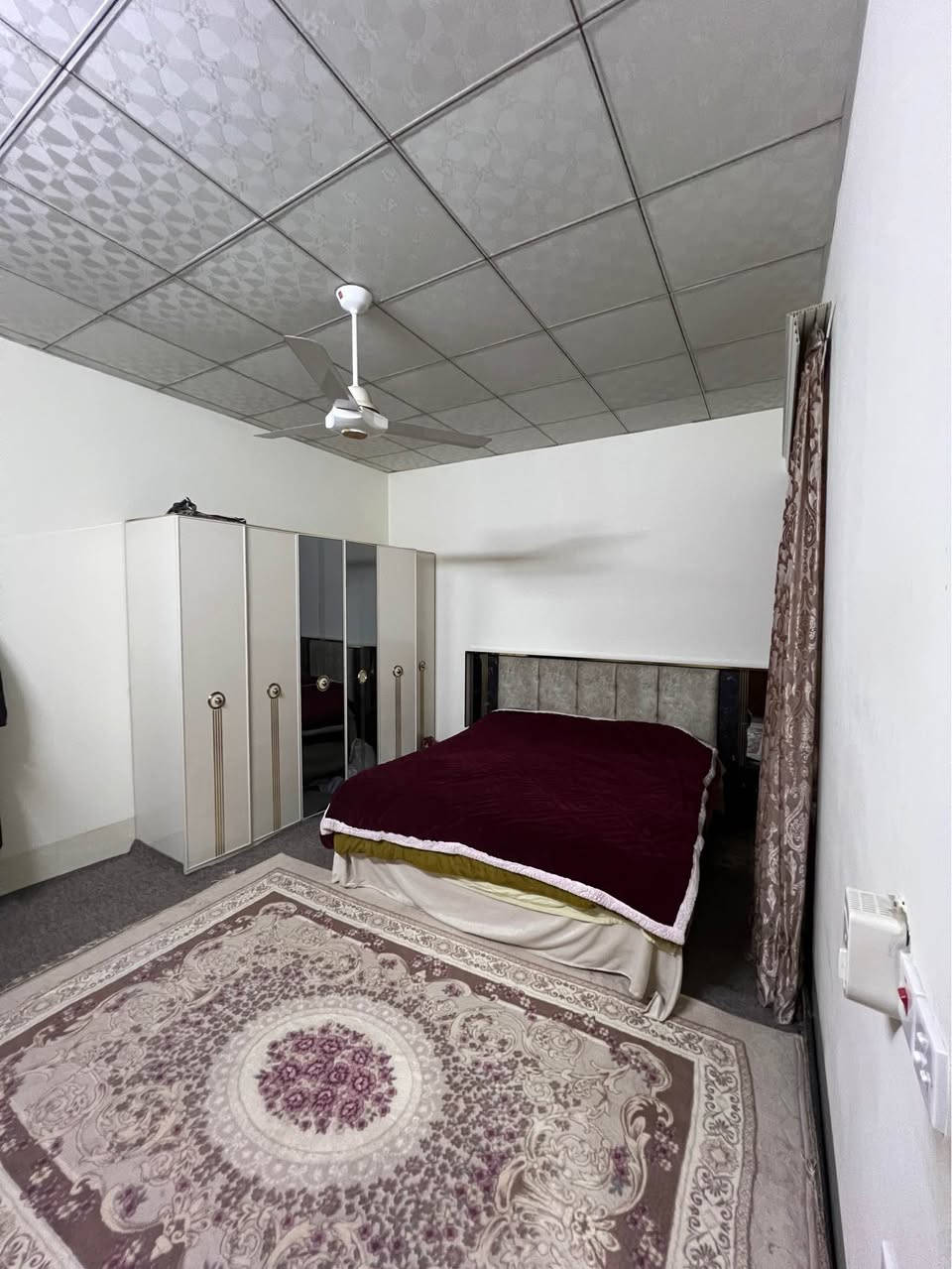 خانووی ٢٠٠م بۆ فرۆشتن 
گەرەکی مامۆستایان نزیک دووسایدی نیو ستی
دوو نهۆم 
١ ژووری میوان 
١ مەتبەخ سارد 
١ مەتبەخ گەرم
٦ ژووری نوستن 
٢ هۆل
٣ دەستشۆر توالێت
نرخ148,000$-
چواردە دەفتەرو هەشتا وەرەقە

محمد/عقارات جامانە
*********** أربيل, العراق
