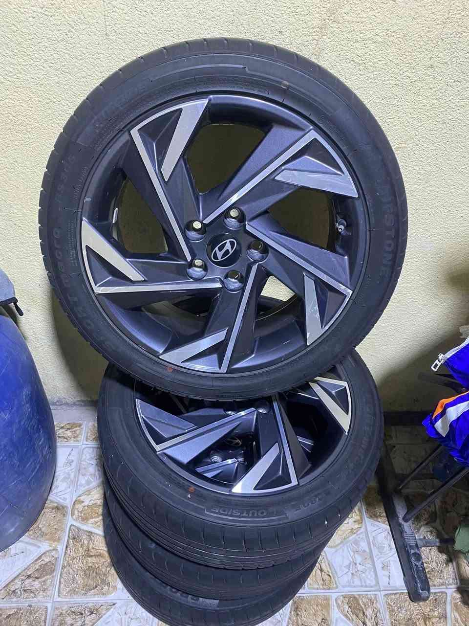 سلام عليكم
***********

ويل النترا 24  / حجم 17 

طخم تاير ما ماشي عليهم ويل بالكارتون 

سعرهن 600 الف 

عواني بصره / بريهه
