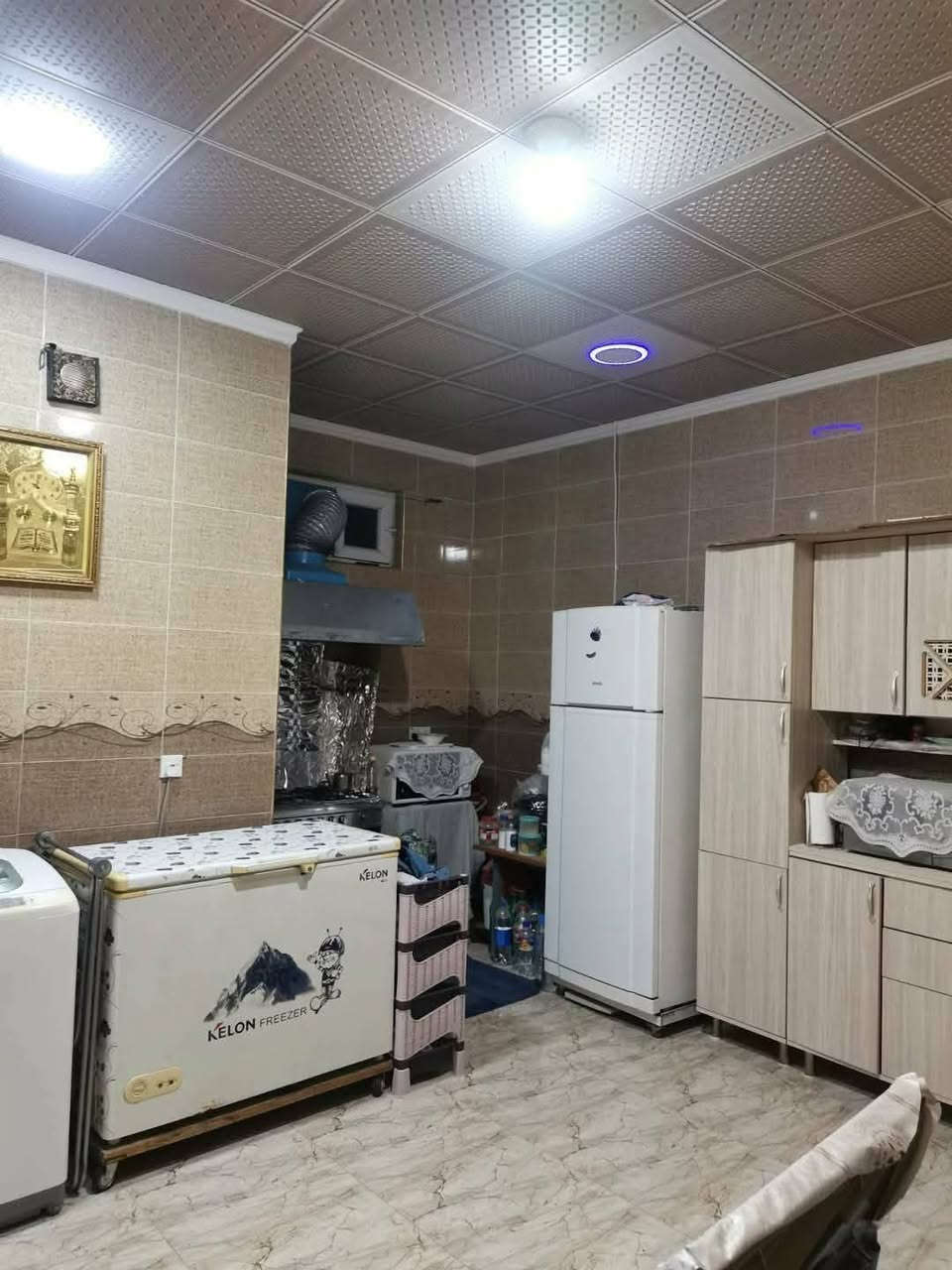 🏡 بيت طابقين للبيع – بانميل / خلف مدرسة جبار فرمان
📐 المساحة: 168 م²
📍 النوع: زراعي

🔹 الطابق الأول:

🛏️ غرفة نوم
🛋️ استقبال + صالة
🍳 مطبخ (حار + بارد)
🚿 مجمع صحيات (شرقي + غربي)
🌿 تركة صغيرة + صحيات خارجية

🔹 الطابق الثاني:

🛋️ صالة مفتوحة واسعة
🛏️ غرفة كبيرة بتصميم عصري
🚿 مجمع صحيات كامل
☀️ سطوحين أمام البيت

💰 السعر: 54 مليون – قابل للتفاوض
📞 للاستفسار: ***********
