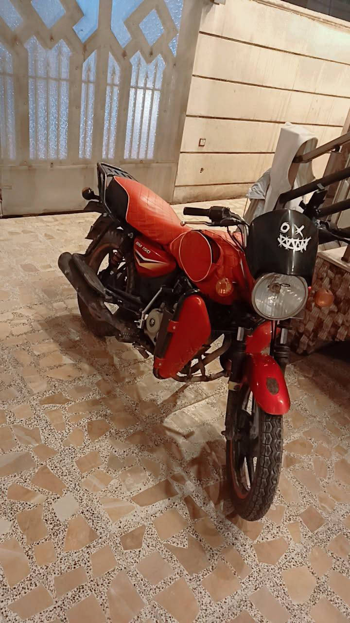 سلام عليكم دراجه بوكسر البيع دراجه نضيفه ناقصه بس تفيلس موديل2020سعره800مكاني بغداد  رقم*********** بيه واتساب
