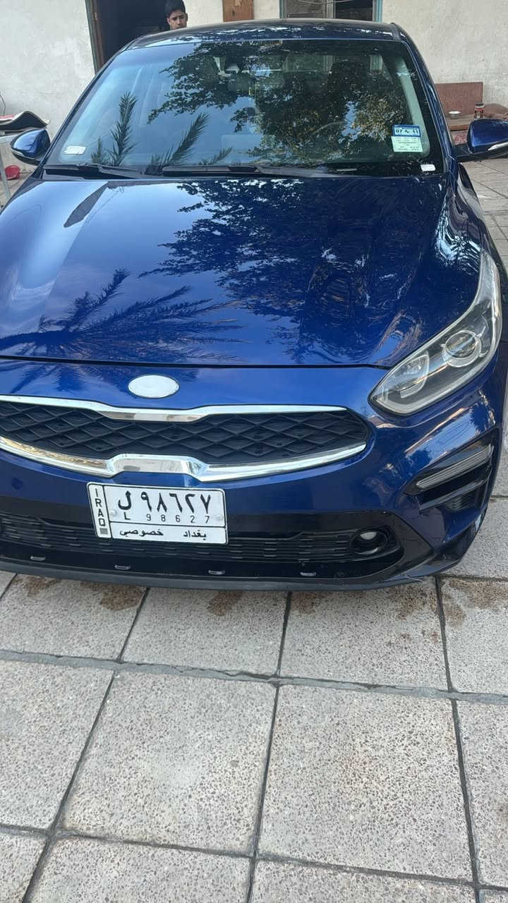 السلام عليكم  فورتي مديل ١٩ لون ازرق رقم بغداد حادثه مرفق بيه بارد شويه بل شاملغ الخلفي مكينة 2000 سيارة نظيفه مواصفات تدفئه تبريد مانع انزلاق تحديد مسار رادار امامي وبعد خير من الله سعرها 12ونص يعني شدة و25ورقة وبيه مجال قليل حگ الجية مكان المشتل للاستفسار 
*********** حجي وسام
