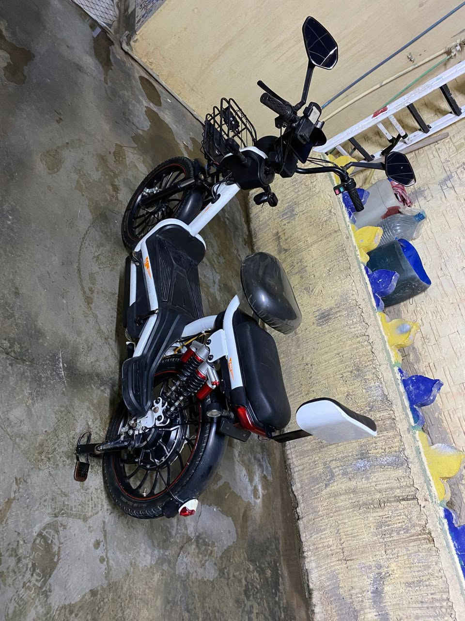 سلآم عليكم دراجه شحن للبيع نضيفه كل عيب مابي فقط سكان مكسور السعر 325 الف وبي مجال لشراي عنوان كركوك واحد حزيران اتصل وبيك خير وتدلل 😍(***********)
