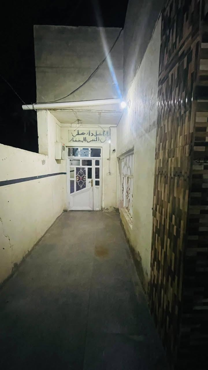 بيت للاجار مساحة 100 عل شارع عام ركن الكوفة الصوب الصغير ايجاره 250 غرفه وصاله ومطبخ وصحيات ***********
