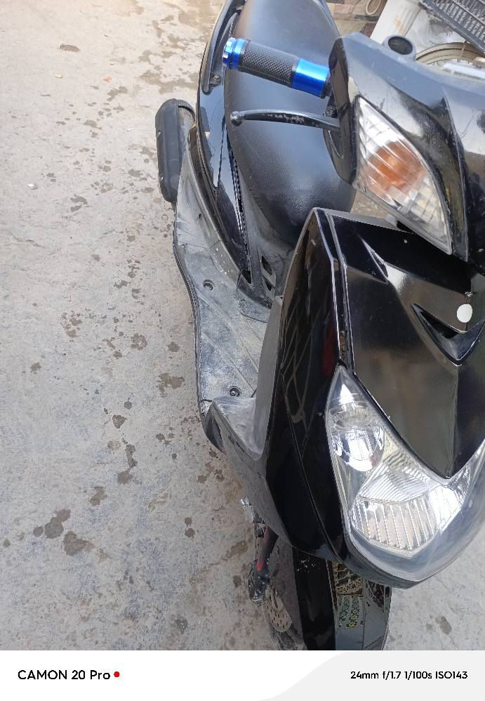 دراجة سكنس فحل للبيع دراجة نگرة سلف مكينة كفالة لا فتح ولا غير أشاير شغالة اللايت شغال تجيء وتشوفها بعينك تأخذها من باب البيت كفراتها ما بيها أي كسر وبيها كابريتر تجاري مكاني بغداد العبيدي  واذا شراي ما نختلف رقمي 
*********** بيه واتساب بغداد, العراق
