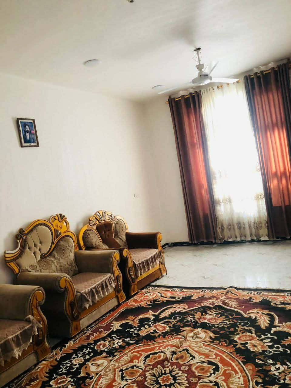 السلام عليكم بيت للبيع بيت بناء جديد
طابقين 
اربع غرف 2 فوك 
و 2 جوا 
3 صحياات 
سطحين 
ديوانية
مطبخ حراري ومطبخ عادي 
صالة داخلية الخظراء مقابل بيع المباشر 
نزلت عقارات الياسمين
للتواصل والاستفسار 
0771 506 7980
