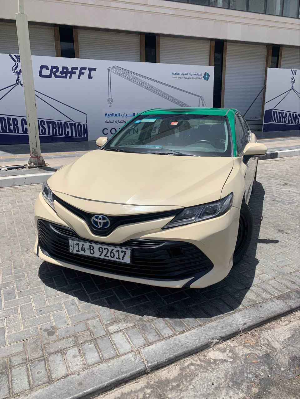 كامري هايبرد  تكسي دبي  رقم بصرة اصل  2019 
 تسجيل 2023 تحويل ثاني يوم  السعر (120) وبيه مجال قليل 
ماشية 800 وكسور الف كيلو لونها بيجي قمارة خضرة 
محرك2500 + هايبرد 
مواصفاتها معروفة 
كشنات جلد لونين  سايد بريك كهربائي اوتو هولد و وضعيات قيادة 
تشغيل بصمه + شاشة تدعم أبل كار بلي و اندرويد اوتو 
+ كامرا خلفية + حساس ضغط الاطارات
***********
*********** البصرة, العراق
