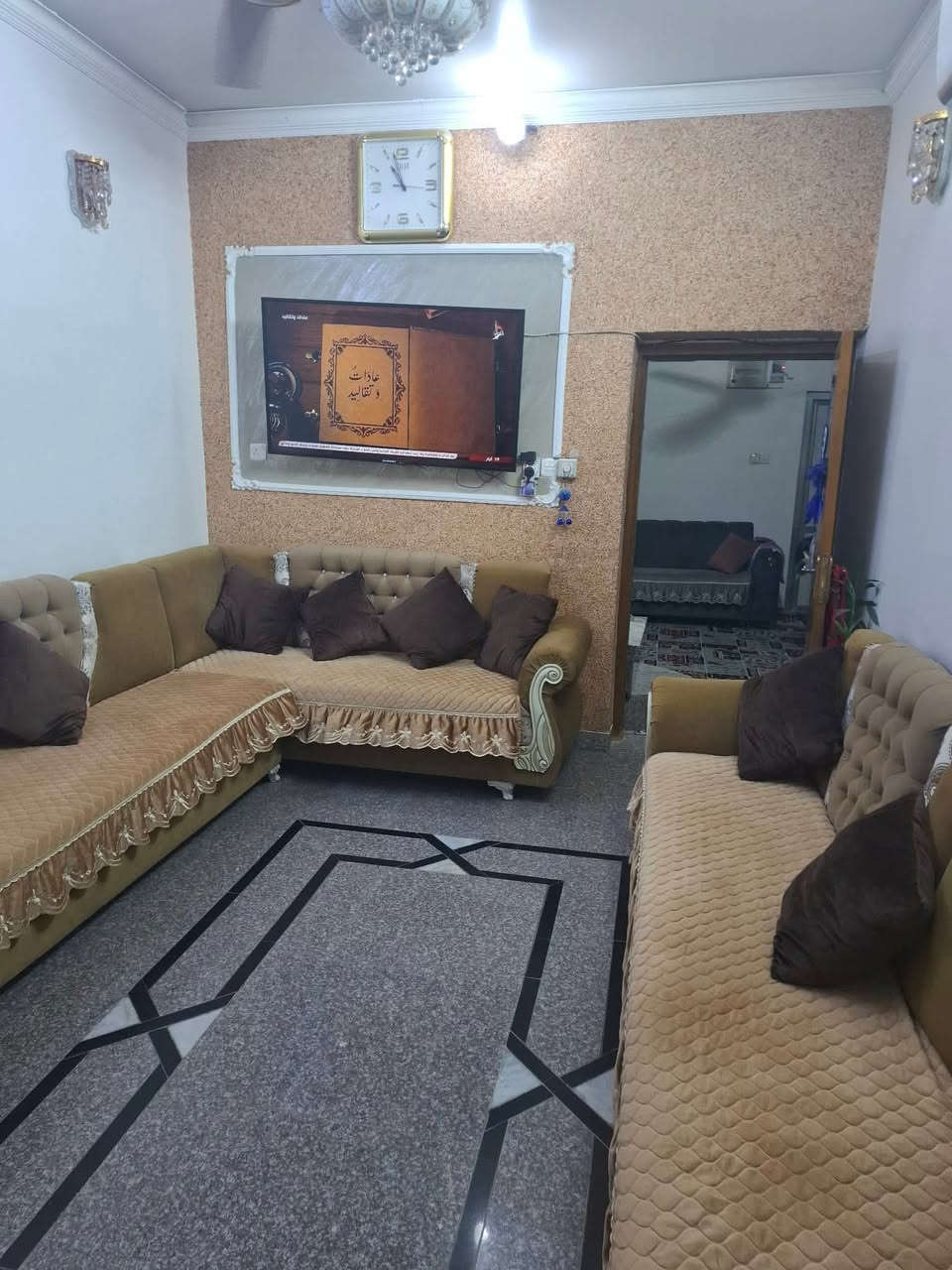 سلام عليكم بيت للبيع بابل حي العسكري طابو صرف والمساحه 100م مقابل ساحه مفتوحة حاليا العمل مستمر مجاري واسأله مدارس قريبه متوسط وابتدائية 
خلف دائرة الموارد المائية شارع 80 اتجاه شارع النجف الاستفسار اكثر الاتصال على رقم ***********

